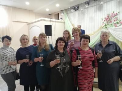 Ника-Петротэк поздравляет женщин с 8 марта