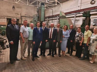 Члены Комитета Госдумы по защите семьи посетили семилукское подразделение ООО «НИКА-ПЕТРОТЭК»