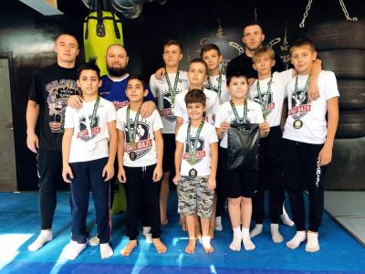 Спортсмены академии Fight Baza привезли с соревнований девять золотых медалей