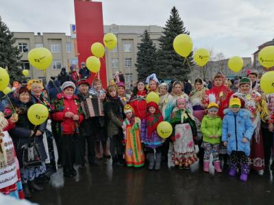 Компания «Ника-Петротэк» провела на Масленице яркий флешмоб и наградила нарядных гостей