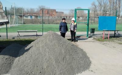 ООО «НИКА-ПЕТРОТЭК» ВЫДЕЛИЛА 15 ТОНН ОТСЕВА ЩЕБЕНКИ ДЛЯ БЛАГОУСТРОЙСТВА ДЕТСКОЙ ПЛОЩАДКИ В СЕМИЛУКАХ