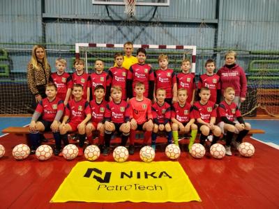 Компания ООО «Ника-Петротэк» подарила детской футбольной команде спортивную форму